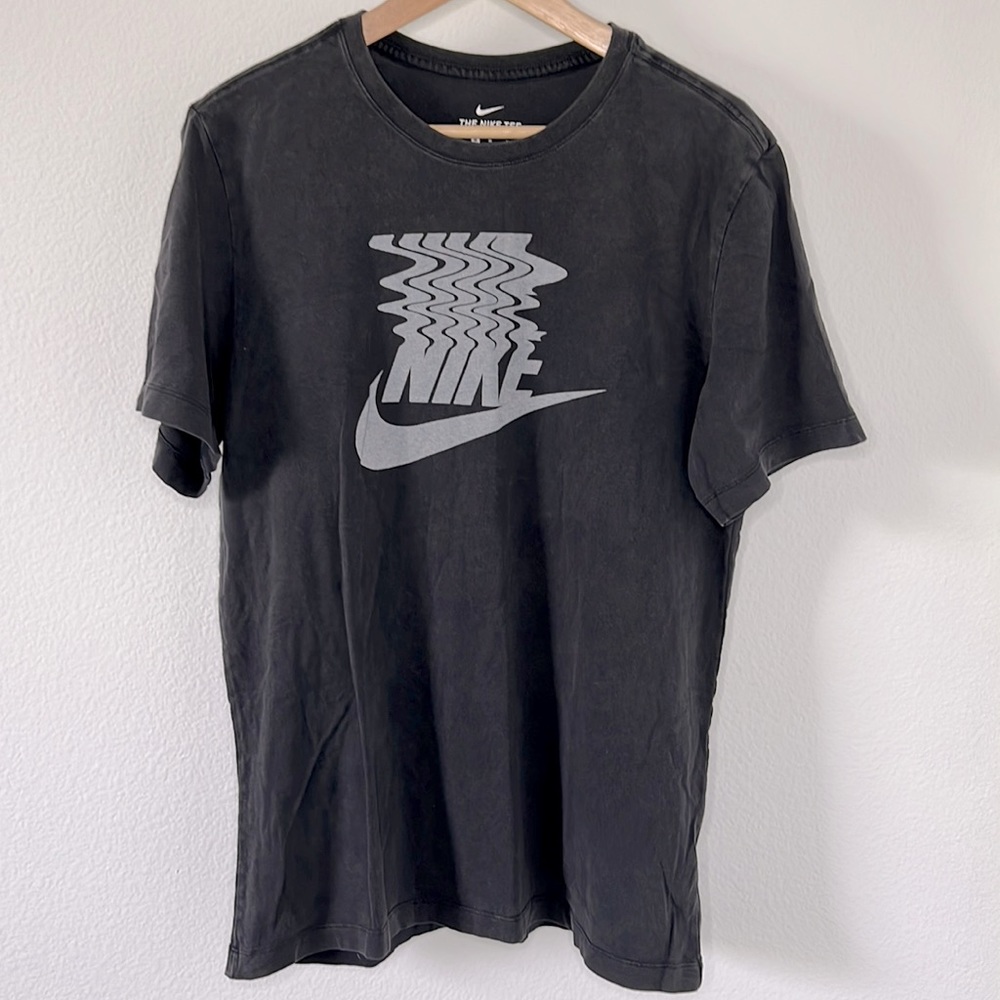 Nike Graphic Tee, Black, Size Medium, excellent condition